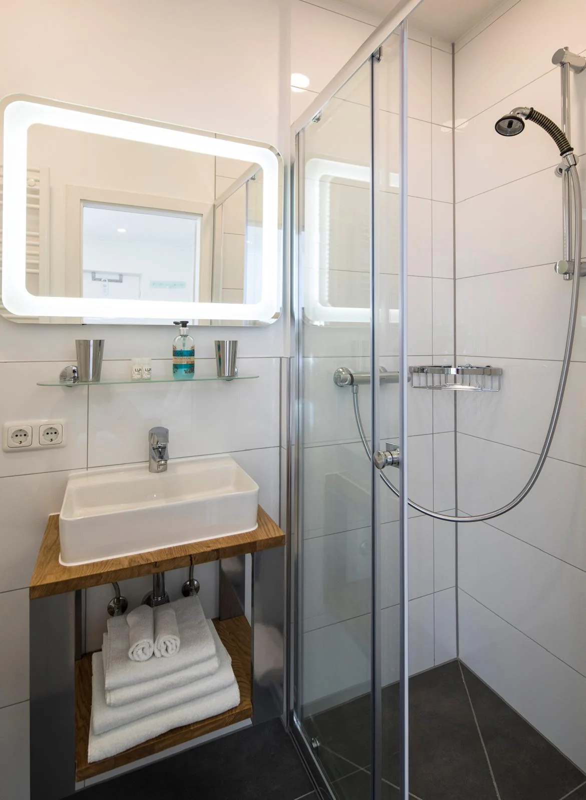 Badezimmer mit Dusche (beispiel) – Haus Sibylle